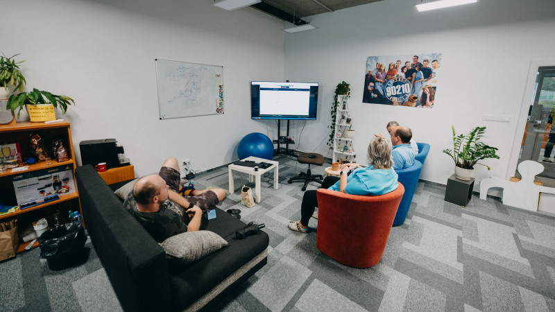 KROS a.s. - sme seriózna, no nie vážna firma