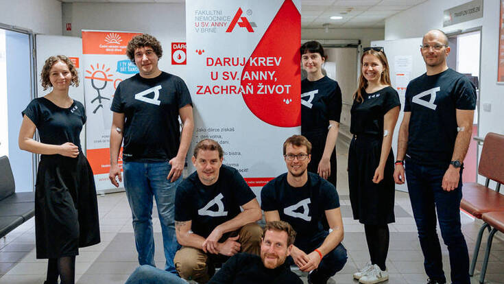 Spokojení dárci, kteří darováním krve u sv. Anny zachraňují životy