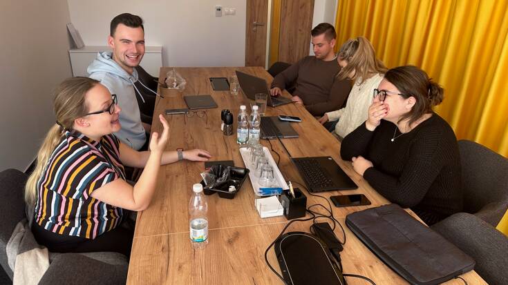 Work in a team of young people