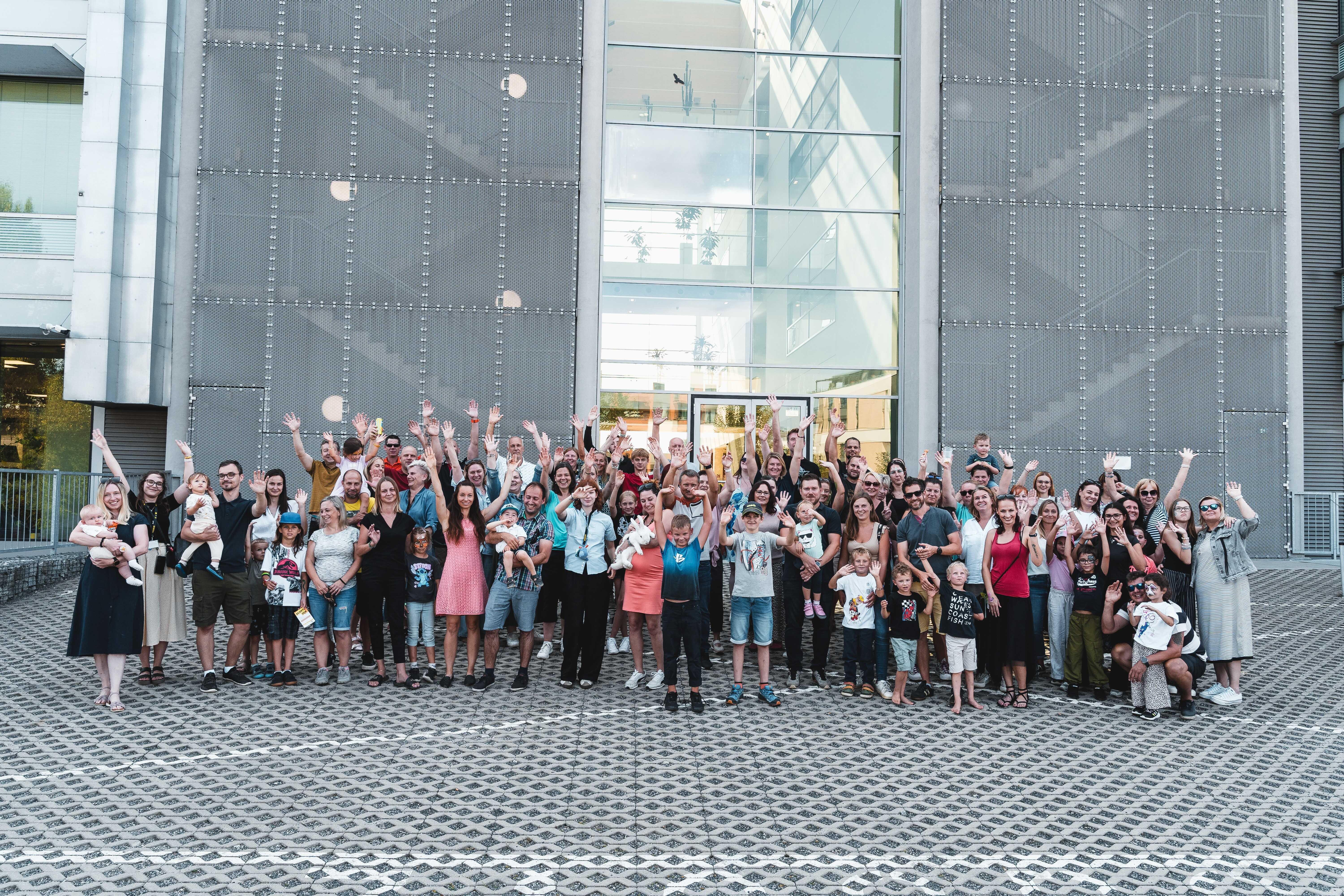 JSME SCONTO. LIDÉ, KTEŘÍ POMÁHAJÍ LÉPE BYDLET...