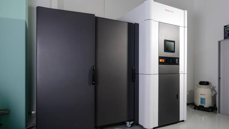 Vyvíjíme špičkové elektronové mikroskopy a spektrometry