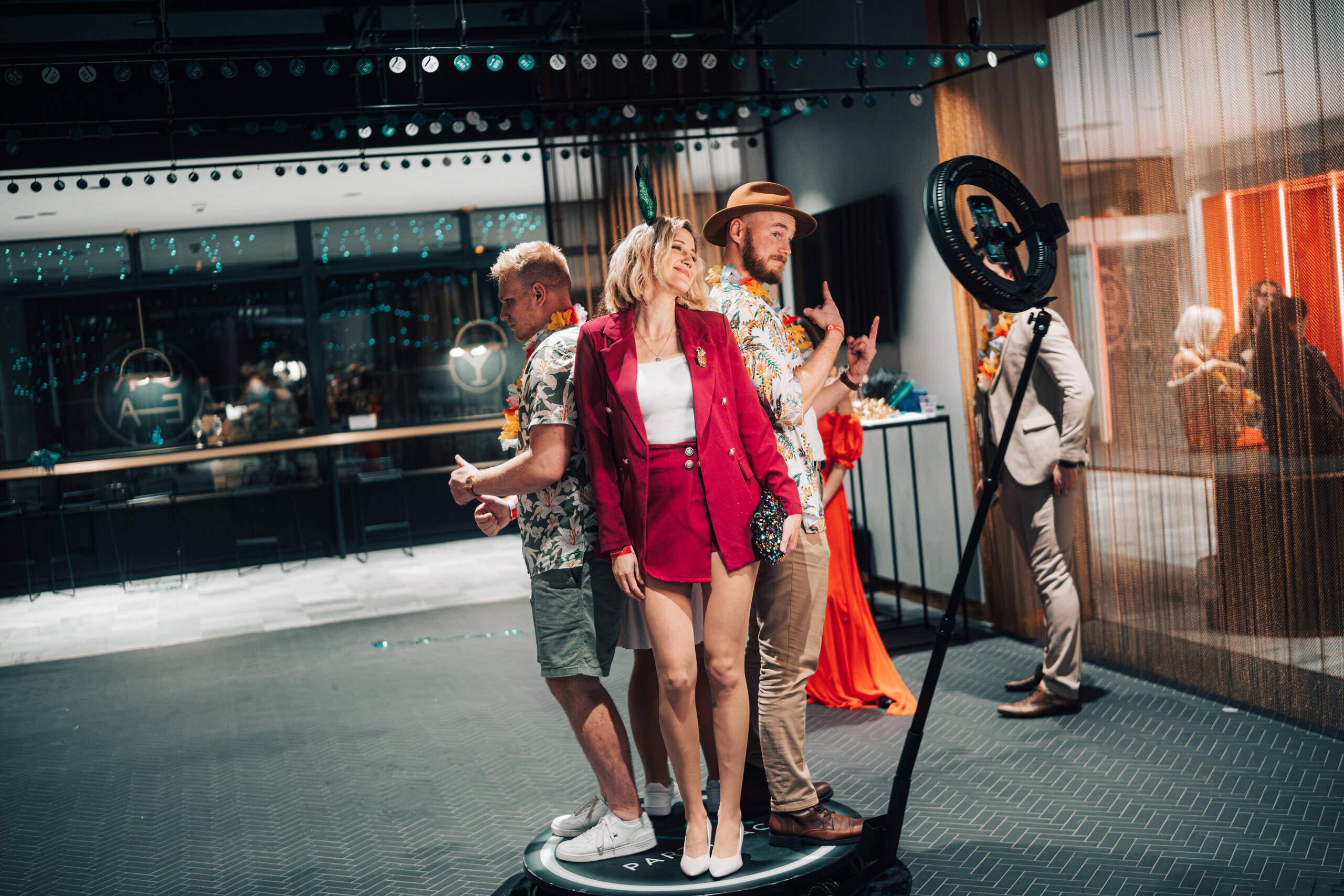 Součástí našeho firemního života je i každoroční vánoční tématický večírek