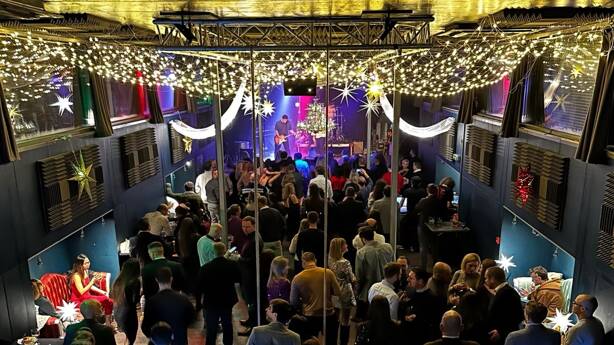 Naše vánoční party jsou legendární.