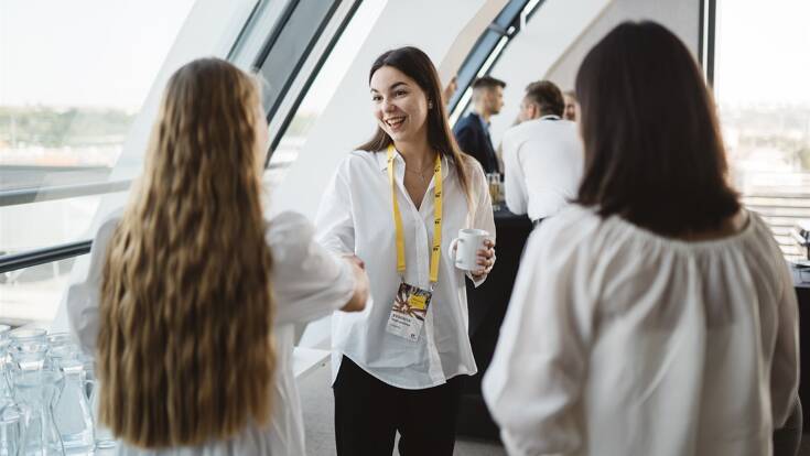 Work in a team of young people