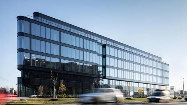 Moderní zázemí ve třech městech.