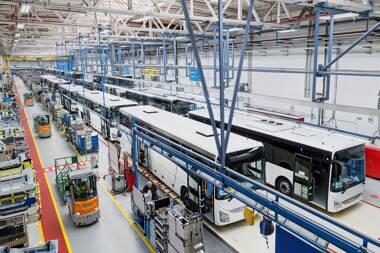 Díky našim zaměstnancům jsme vyrobili více než 4 700 autobusů v roce 2022.